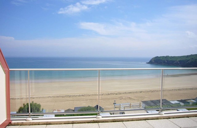 Pleasant apartment with full sea view in the La Garde district of Saint Cast