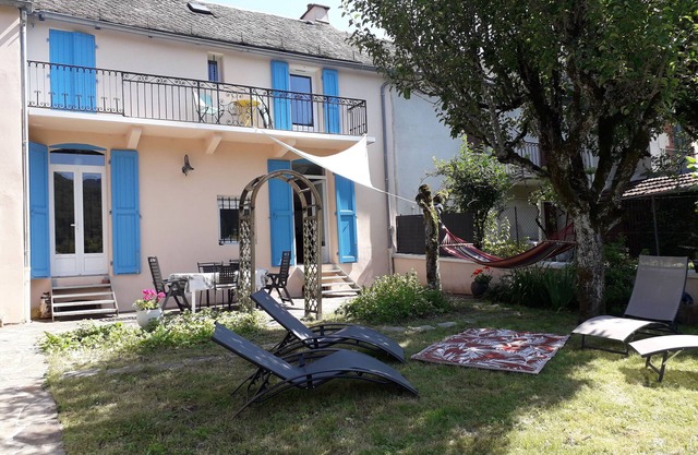 Pleasant house close to shops and playground with municipal swimming pool