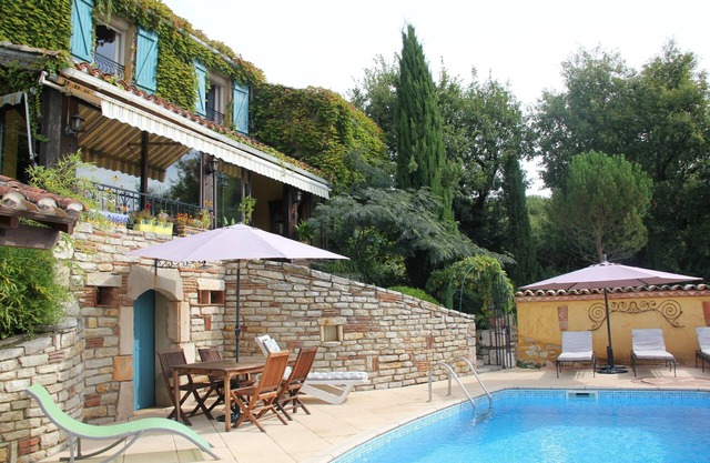 PLEASANT SOUTH-FACING VILLA.