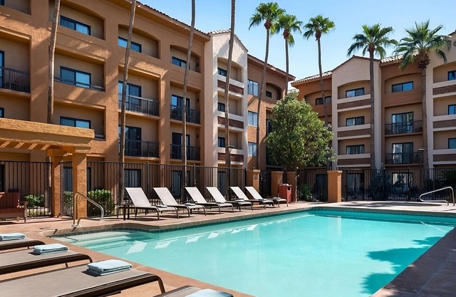 Pleasant Stay, Convenient Location! w/Pool, Short Drive to Wrigley Mansion