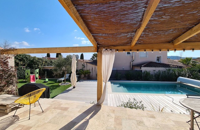 Pleasant vacation home with swimming pool