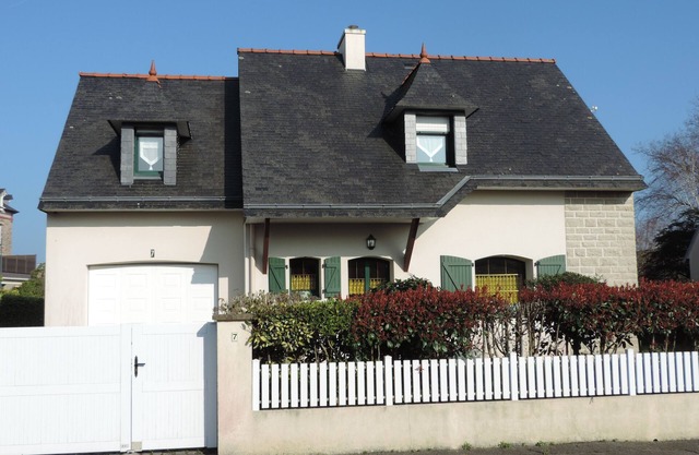 Pleasant villa in the center of Beg Meil on enclosed garden - 3 bedrooms - Quiet