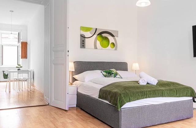 Pleasing 2BR Apt. AKH-Perfect for Groups
