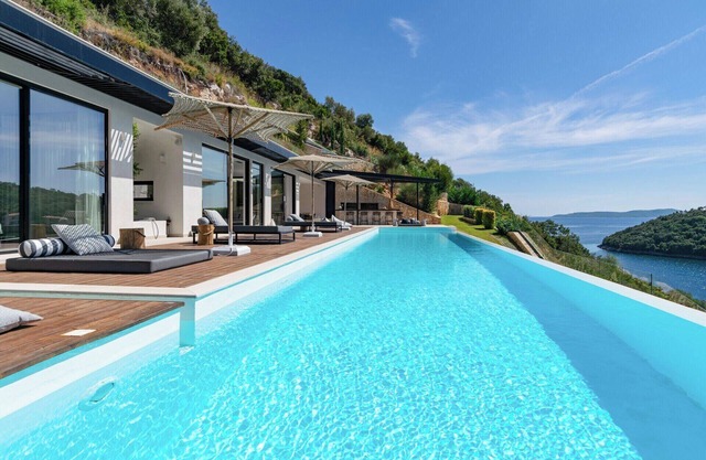 Pleione - Four Bedroom Villa, Sleeps 8