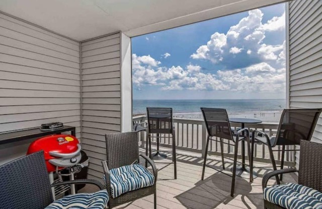 Plum Pad: Condo Overlooking the Ocean