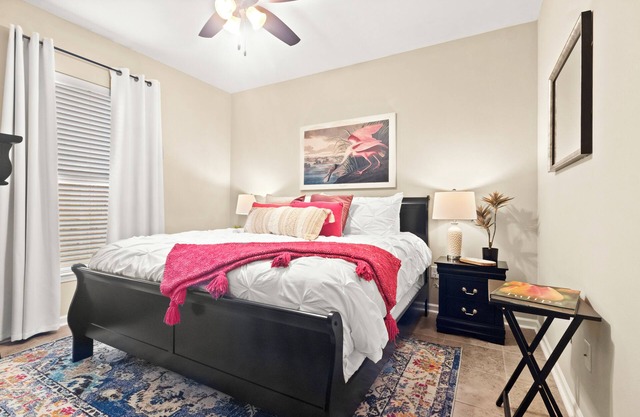 Plush Beds|High-Speed Wi-Fi| Workspace