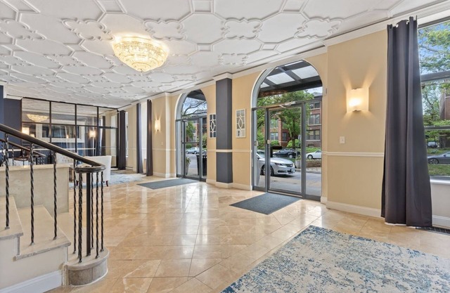 Plush Living next to BJC/ZOO/FOREST PARK/WASHU