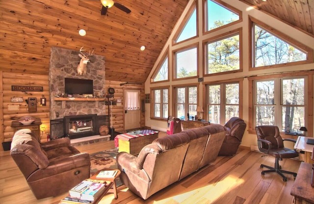 Pocono Mountains, Whispering Pines Retreat