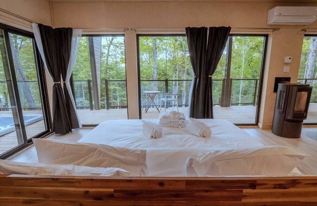 Pod at Bel Air Ideal for a couple - Private Jacuzzi & sauna - Bbq - Fireplace