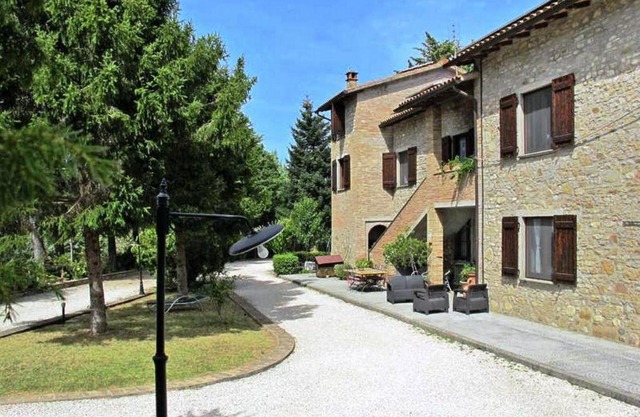 Podere Caldaruccio La Pineta - 26 people Cottage & Villa