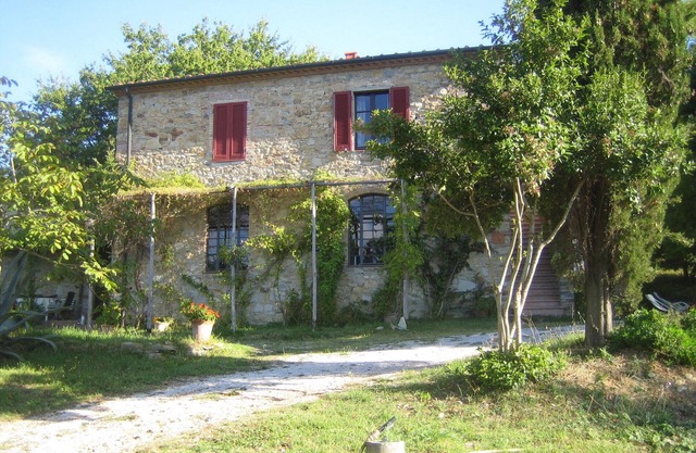 Podere San Giuseppe - la Pergola. open-space flat for 2-4 P. Dogs welcome