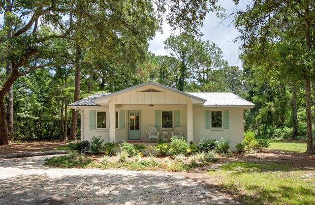 Point Clear Cottage by Roberts Brothers Vacation Rentals
