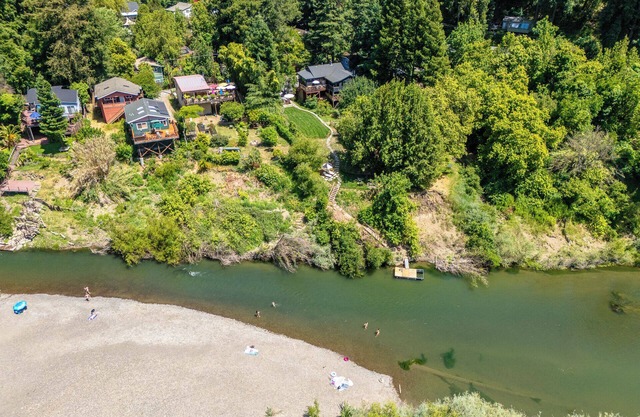 Point of View~NEW Stunning Epic Home! Private Dock! w/Hot Tub, Pups, WiFi