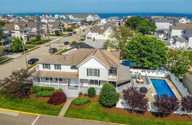 Point Pleasant Beach 6 bed w/pool 2 blocks from the beach