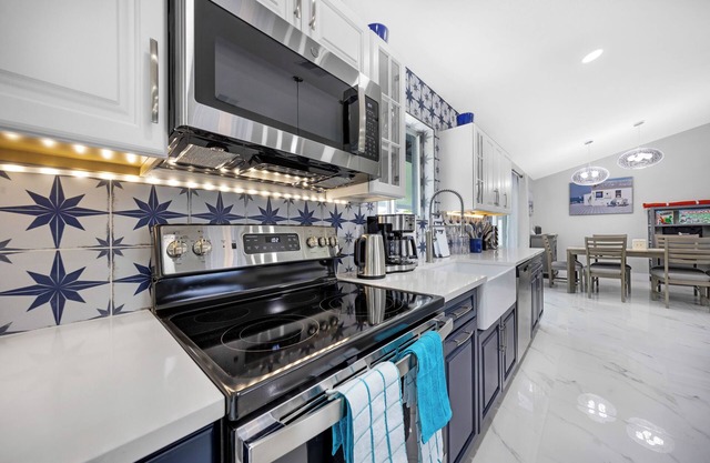Pompano Beach Perfection: Elegant 4BDR House in the Heart of Entertainment