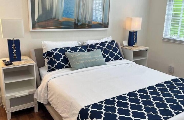 Pool Beach Getaway Palm Beach 1 Bedroom w/Kitchen