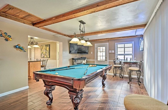 Pool, Hot Tub & Billard Beach Escape, Dog Friendly