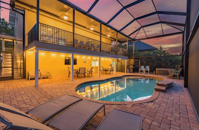Pool - Hot Tub - 🐾 Friendly 3BR Great Escape 3