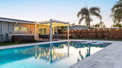 Pool Hot Tub Putting Green near Deerfield Beach Oasis on Fourth by AvantStay