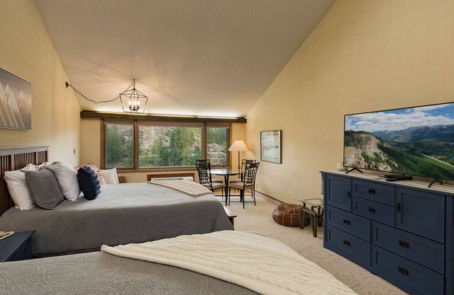 Pool/Hot Tub - Ski Shuttle - A/C - Golf - Views - Lodge #513