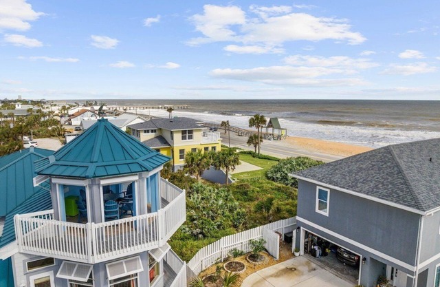 Pool, hot tub, wraparound balcony & cupola views, across from beach!