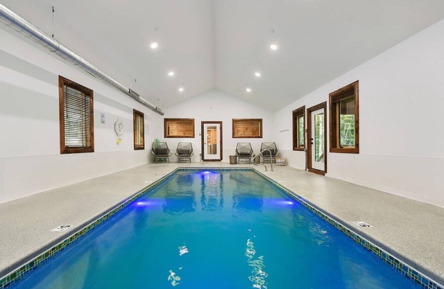 Pool, HotTub, FirePit, EVCharger, & Great Location