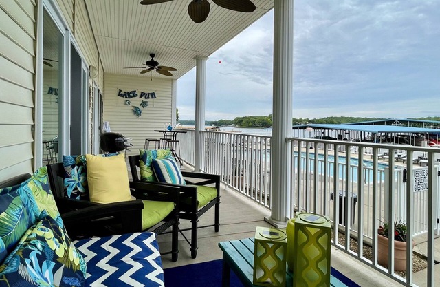 Pool & Lakeside 3BR condo . less than 10 steps to the heated pool!