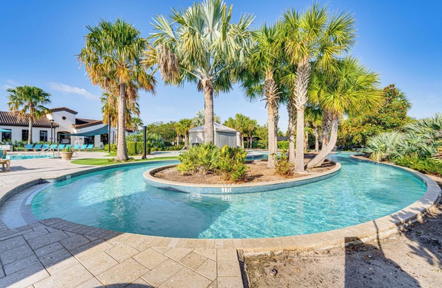 Pool & Lazy River: Windsor House 9 Mi to Disney!