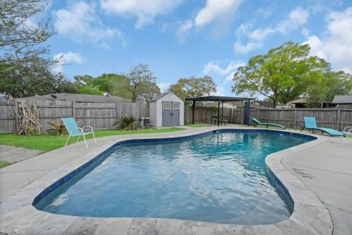 Pool/Outdoor kitchen/Pool table