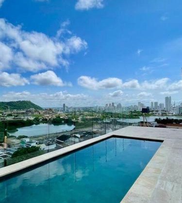 Pool & Rooftop! Steps to the old city and Getsemany