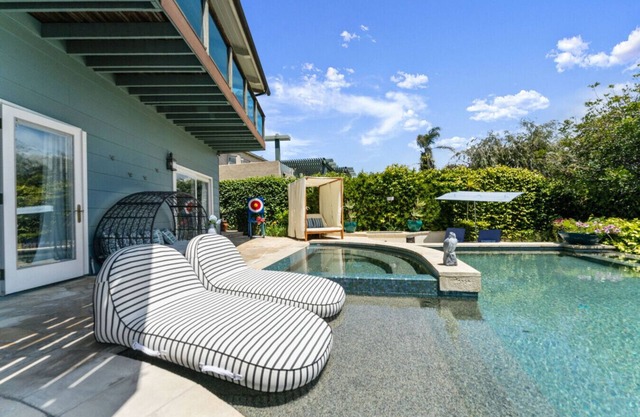 Pool side hideaway near beaches and fun!