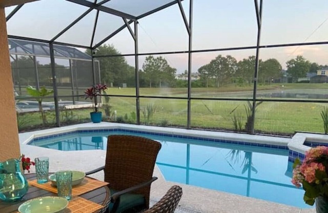 Pool/Spa Lakehouse near Disney. Two King Masters!