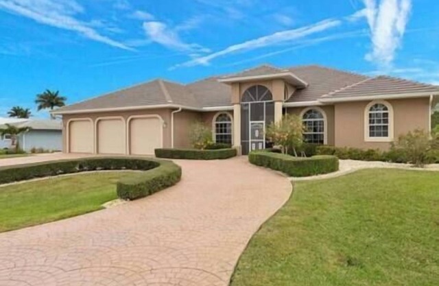 Pool & Spa with Waterfront Views, Kayaks, Fishing!