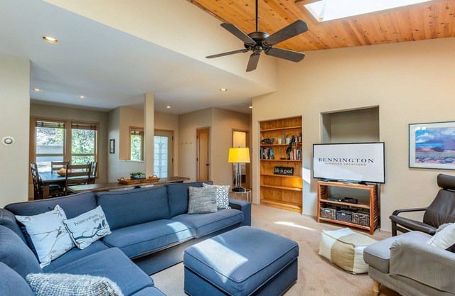 POPL15-Contemporary Sunriver Getaway | AC, Hot Tub