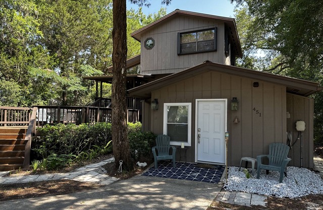 Poppy's Place is your unique Steinhatchee destination with river/gulf access