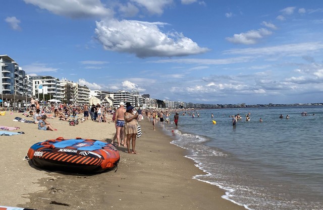 PORNICHET la BAULE petit Appt face mer pieds dans l'eau, belle terrasse parking.