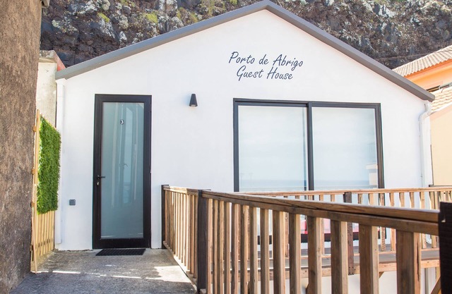 Porto de Abrigo Guest House