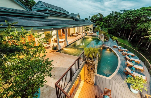 Positioned along the shores of enchanting Papagayo Peninsula, dont miss out!