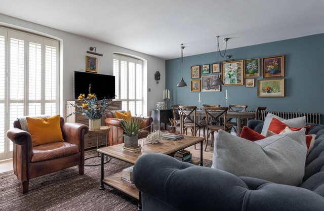 Powis Square II by onefinestay