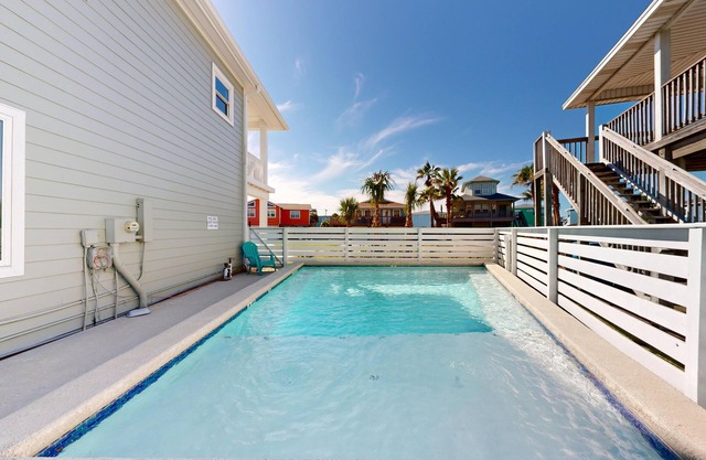 PP627 Private Heated Pool, Golf Cart Included, Parking for 6