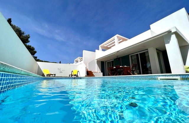 Prainha Algarve Villa With Pool by Homing