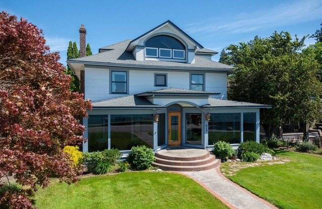 Premiere Beach House, Family Friendly, West Lakeshore Drive