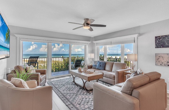 Premium Beachfront, Spectacular Views, Walk to Pier 60, Free Parking! ~ 201 Surfside