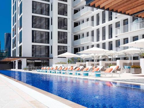 Premium City Escape-Stunning Skyline Views