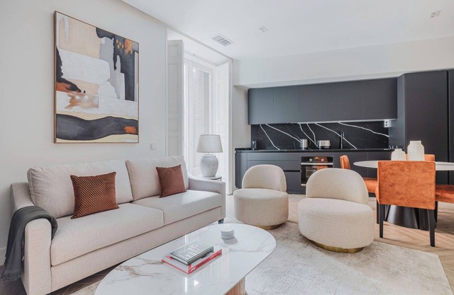Premium Palacio 2BR, Furnished w/Washer & A/C, by Blueground