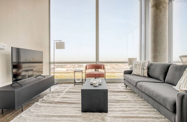 Premium South Loop 2BR w/Gym & Roof, nr Grant Park, by Blueground