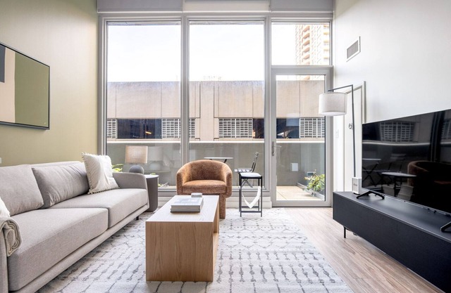 Premium West Loop 1BR w/Pool, Gym & Lounge, nr L, by Blueground