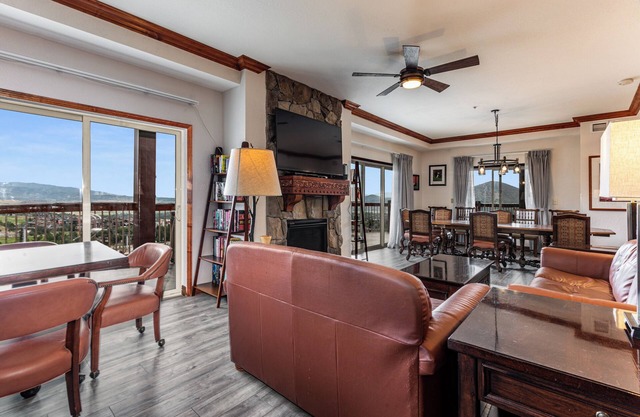 PRESIDENTIAL SUITE; 4 King BR/Bth; Ski I/O; 1530nt Week/1700nt daily, Hot Tub