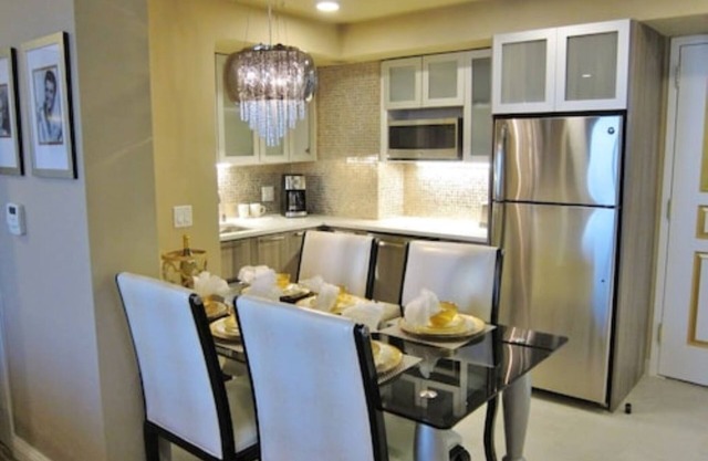 Presidential Villa in Vegas, 2 Master Suites/Jetted Jacuzzis. Sleeps 12 4bd/4th