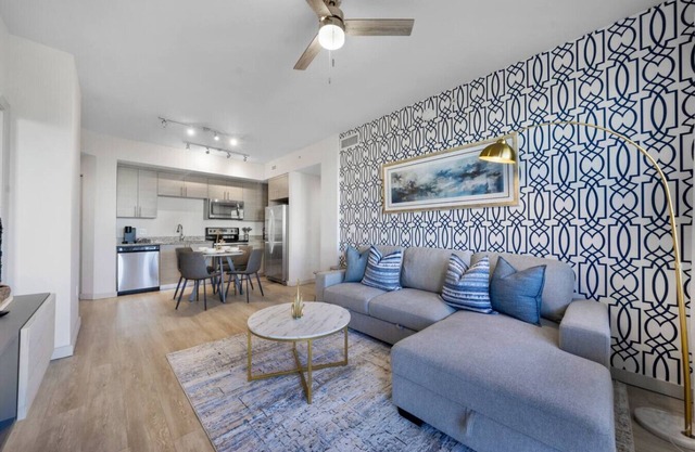 Prestige Living in DTWN 3 Min From Las Olas